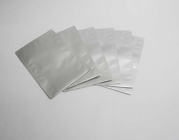 Retort Pouch est un emballage flexible conçu pour les processus de stérilisation ayant une structure multicouche laminée.